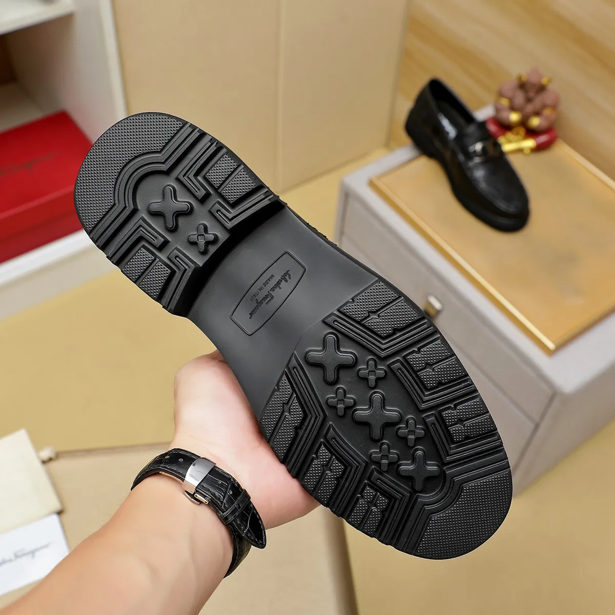 Men's shoes 💰500 Ferragamo [Ferragamo] top imported suit men's shoes 💯Original copy of the official website, product materials: selected imported embossed calfskin + luxury hardware buckle accessories ~ imported water-dyed cow 🐂 leather lining. Strong three-dimensional visual effect, original combination outsole, multiple colors available😘 Size: 38-44 (.45.46. Customized)